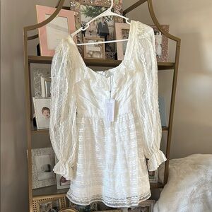 Monique Lhuillier Elegant White Lace Dress